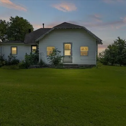 Buy this 2 bed house on 400 East 92nd Street in Jasper County, IA 50135