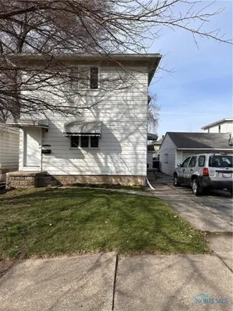 Buy this 2 bed house on 1908 Fairfax Road in Toledo, OH 43613