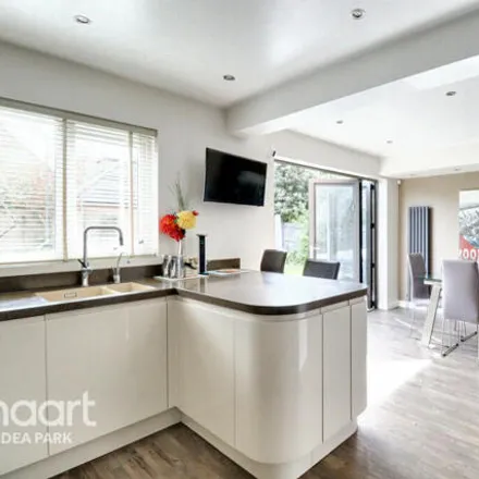 Image 7 - Dickens Way, London, RM1 4GQ, United Kingdom - House for sale