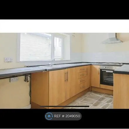 Rent this 3 bed townhouse on Lyndhurst Road in Burnley, BB10 4DX