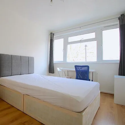 Rent this 4 bed room on Storey House in Cottage Street, London