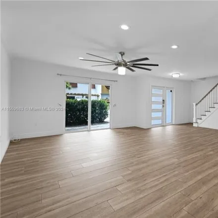 Image 9 - 6705 Northwest 169th Street, Palm Springs North, Miami-Dade County, FL 33015, USA - House for sale