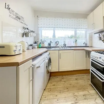 Image 4 - Hilliards Road, London, UB8 3TA, United Kingdom - House for sale