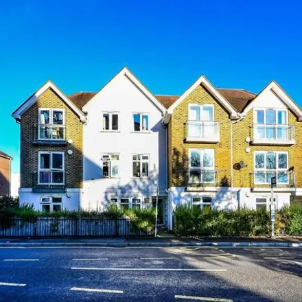 Image 2 - Guildford Road, York Road, Horsell, GU22 7QQ, United Kingdom - Apartment for sale