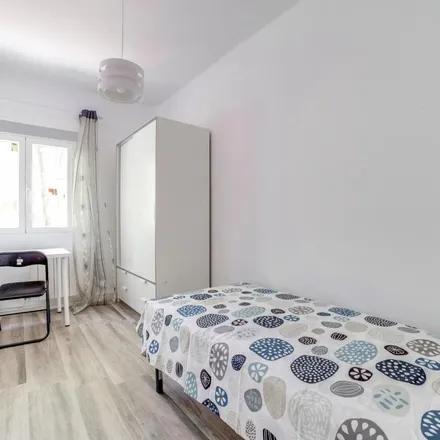 Rent this 3 bed apartment on Madrid in Calle Viseo, 28025 Madrid