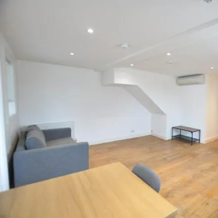 Image 2 - 92 Waterford Road, London, SW6 2HA, United Kingdom - Apartment for rent
