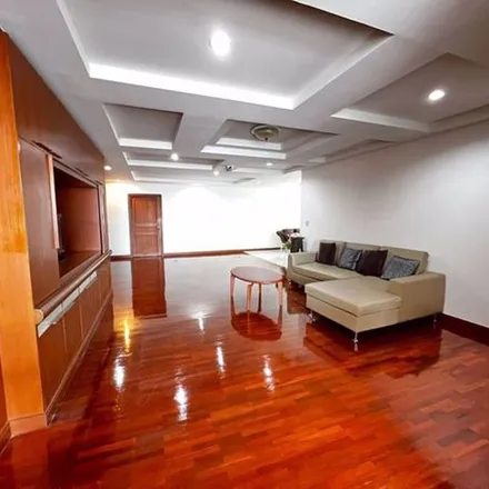 Rent this 3 bed apartment on President Park Hotel in Soi Sukhumvit 22, Sukhumvit