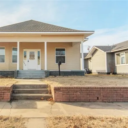 Buy this 2 bed house on 688 North Louisa Street in Shawnee, OK 74801