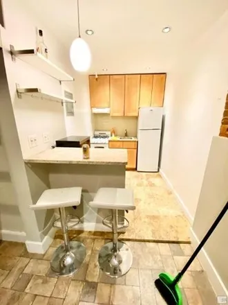 Image 3 - 163 West 71st Street, New York, NY 10023, USA - Apartment for rent