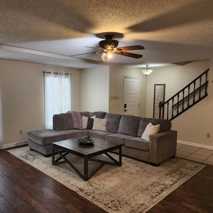 Image 3 - 2399 Ambassador Caffery Parkway, Lafayette, LA 70506, USA - Condo for sale