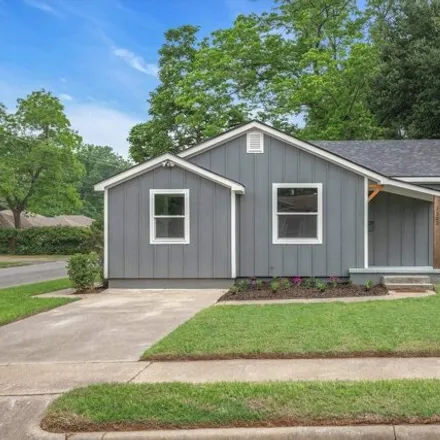 Buy this 3 bed house on 687 South Baxter Avenue in Tyler, TX 75701