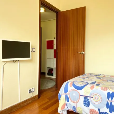 Rent this 4 bed apartment on Trenbideko etorbidea / Avenida del Ferrocarril in 2, 48013 Bilbao