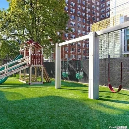 Image 9 - 87-10 51st Avenue, New York, NY 11373, USA - Apartment for sale