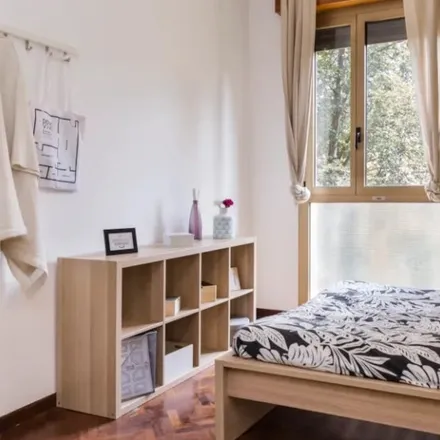 Rent this 6 bed room on IPSAS Aldrovandi Rubbiani - Succursale indirizzo Moda in Via Pasquale Muratori 1, 40134 Bologna BO