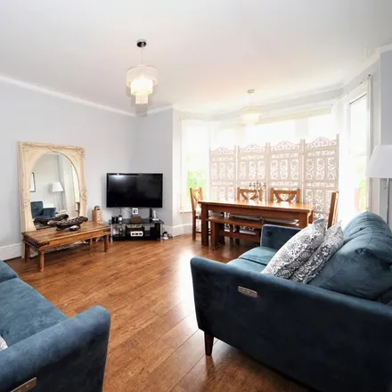 Rent this 2 bed apartment on The Mall in London, N14 6LR
