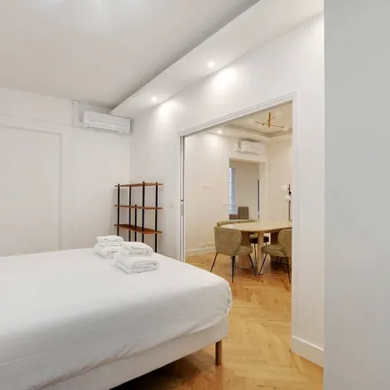 Image 9 - 34 Rue de Ponthieu, 75008 Paris, France - Apartment for rent