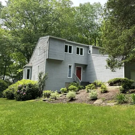 Rent this 4 bed house on 286 North Bride Brook Road in East Lyme, CT 06333