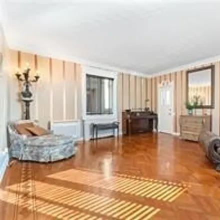 Image 7 - 194 Falmouth Street, New York, NY 11235, USA - House for sale