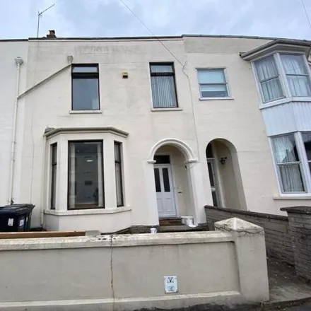 Rent this 6 bed townhouse on Satchwell Place in Royal Leamington Spa, CV31 1NG
