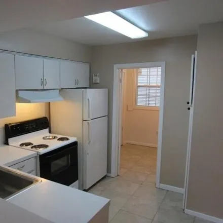 Image 9 - 2571 Marilee Lane, Houston, TX 77057, USA - Condo for rent