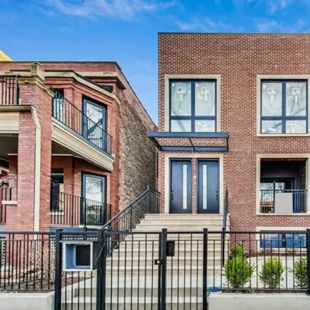Buy this 3 bed condo on 1439 West Winona Street in Chicago, IL 60640