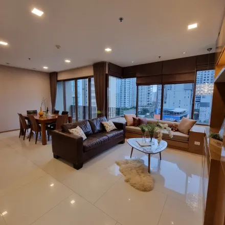 Rent this 2 bed apartment on unnamed road in Din Daeng District, 10400