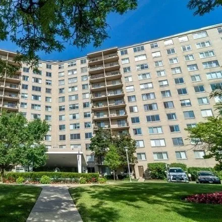 Buy this 2 bed condo on 6933 North Kedzie Avenue in Chicago, IL 60645