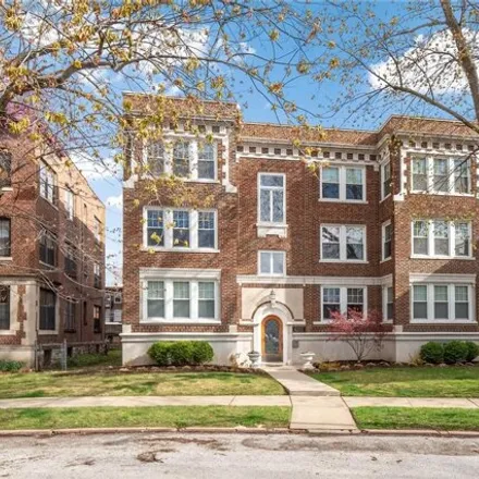 Buy this 2 bed condo on 6253 North Rosebury Avenue in St. Louis, MO 63105