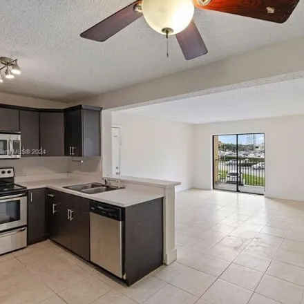 Image 7 - 347 Palm Way, Pembroke Pines, FL 33025, USA - Condo for rent