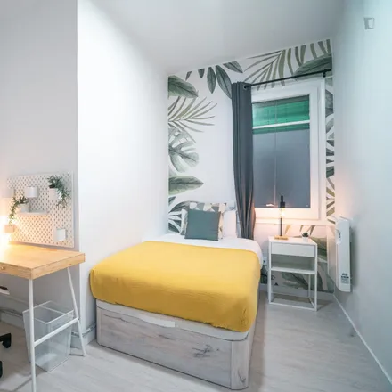 Rent this 5 bed room on Carrer del Comandant Benítez in 08001 Barcelona, Spain