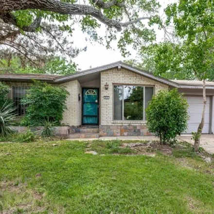 Buy this 3 bed house on 915 Oak Cliff Drive in Grapevine, TX 76051