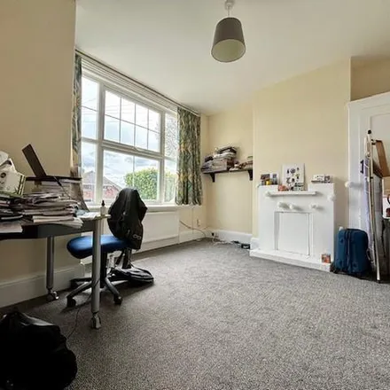 Rent this 1 bed apartment on Inwood Crescent in Brighton, BN1 5AP