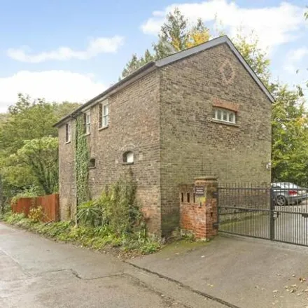 Rent this 2 bed house on Parkside House in Abbey Mill Lane, St Albans