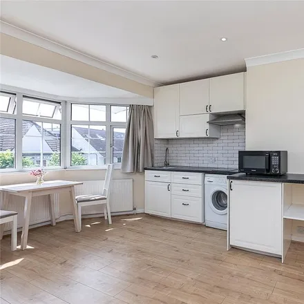 Image 3 - Clifton Gardens, London, NW11 7ER, United Kingdom - Apartment for rent