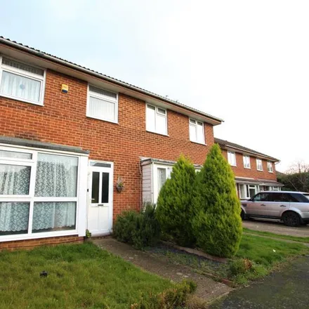 Rent this 3 bed duplex on Knightswood in Woking, GU21 3PX