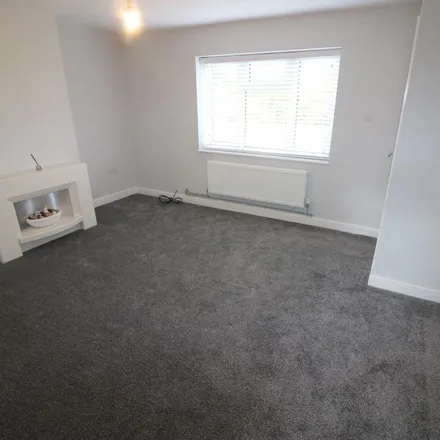 Image 2 - Garrowby Walk, Hull, HU5 5QX, United Kingdom - Townhouse for rent