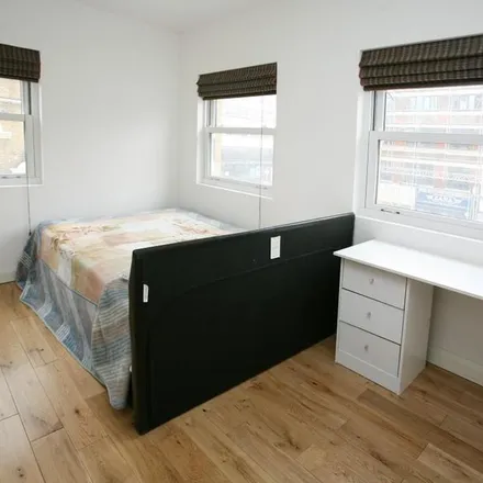 Image 6 - Subway, 232 Commercial Road, St. George in the East, London, E1 2NB, United Kingdom - Apartment for rent