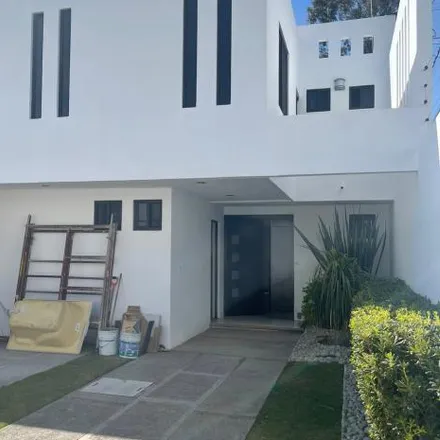 Rent this 3 bed house on Los Almendros in Ciclovía Camino Real a Momoxpan, 72770