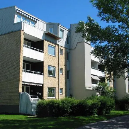 Rent this 4 bed apartment on Järdalavägen 44B in 589 21 Linköping, Sweden