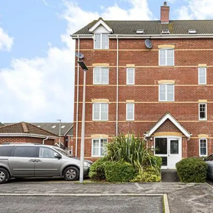 Buy this 2 bed apartment on Windsor Court in Newbury, RG14 5XE