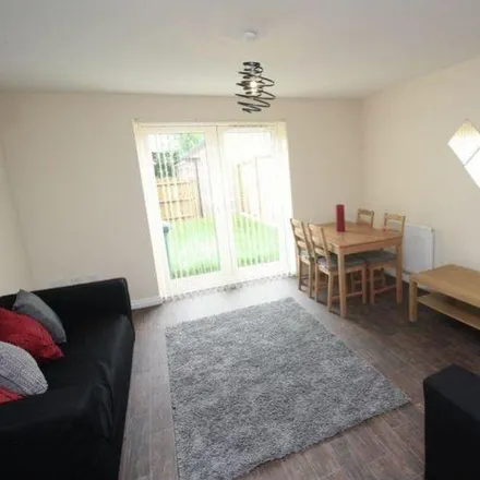 Image 2 - 154 Signals Drive, Coventry, CV3 1PY, United Kingdom - Townhouse for rent