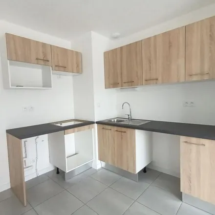 Rent this 3 bed apartment on 9 Avenue de la Gardette in 33560 Carbon-Blanc, France