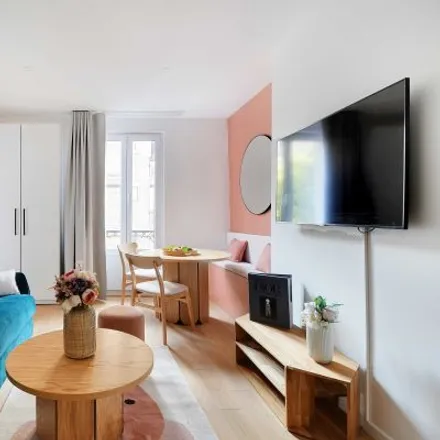 Image 2 - 58 Rue Labat, 75018 Paris, France - Apartment for rent