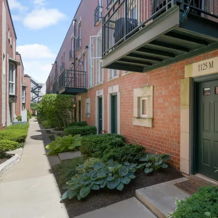 Image 1 - 1125 West Newport Avenue, Chicago, IL 60657, USA - Townhouse for sale