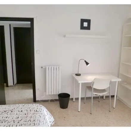 Rent this 6 bed apartment on Avenida de Pirineos in 50015 Zaragoza, Spain