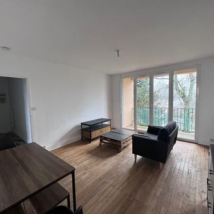 Rent this 3 bed apartment on 32 Rue du Champ de Tir in 44000 Nantes, France