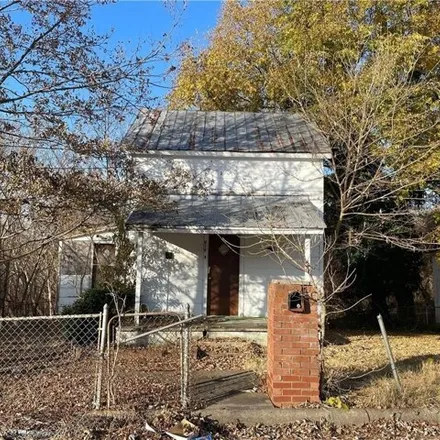 Buy this 2 bed house on 852 Sunset Street in Reidsville, NC 27320