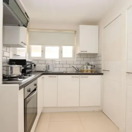 Rent this 4 bed apartment on Tradescant House in Frampton Park Road, London