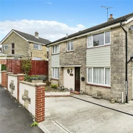 Image 2 - 2 Hazelwood Close, Binstead, PO33 2UP, United Kingdom - House for sale