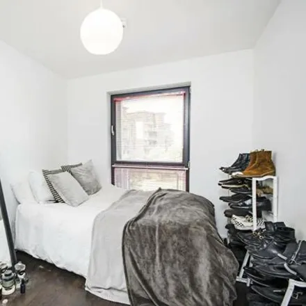 Image 4 - Waterfront House, Harry Zeital Way, London, E5 9RP, United Kingdom - Apartment for sale